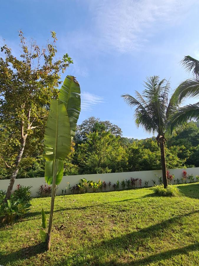 Villa Meranti - Spacious Private Pool Villa Pantai Cenang  Bagian luar foto