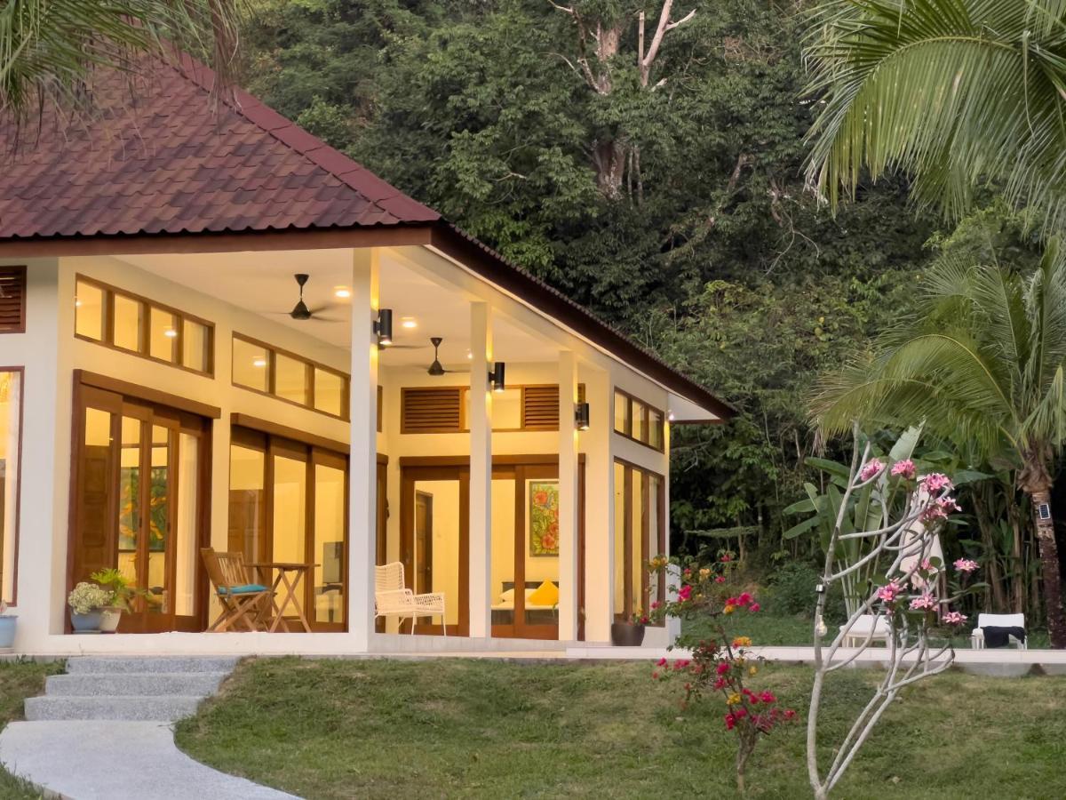 Villa Meranti - Spacious Private Pool Villa Pantai Cenang  Bagian luar foto
