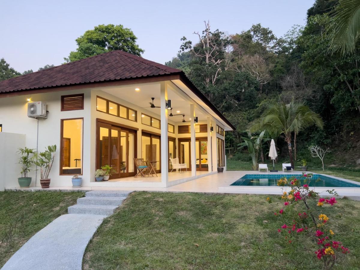 Villa Meranti - Spacious Private Pool Villa Pantai Cenang  Bagian luar foto