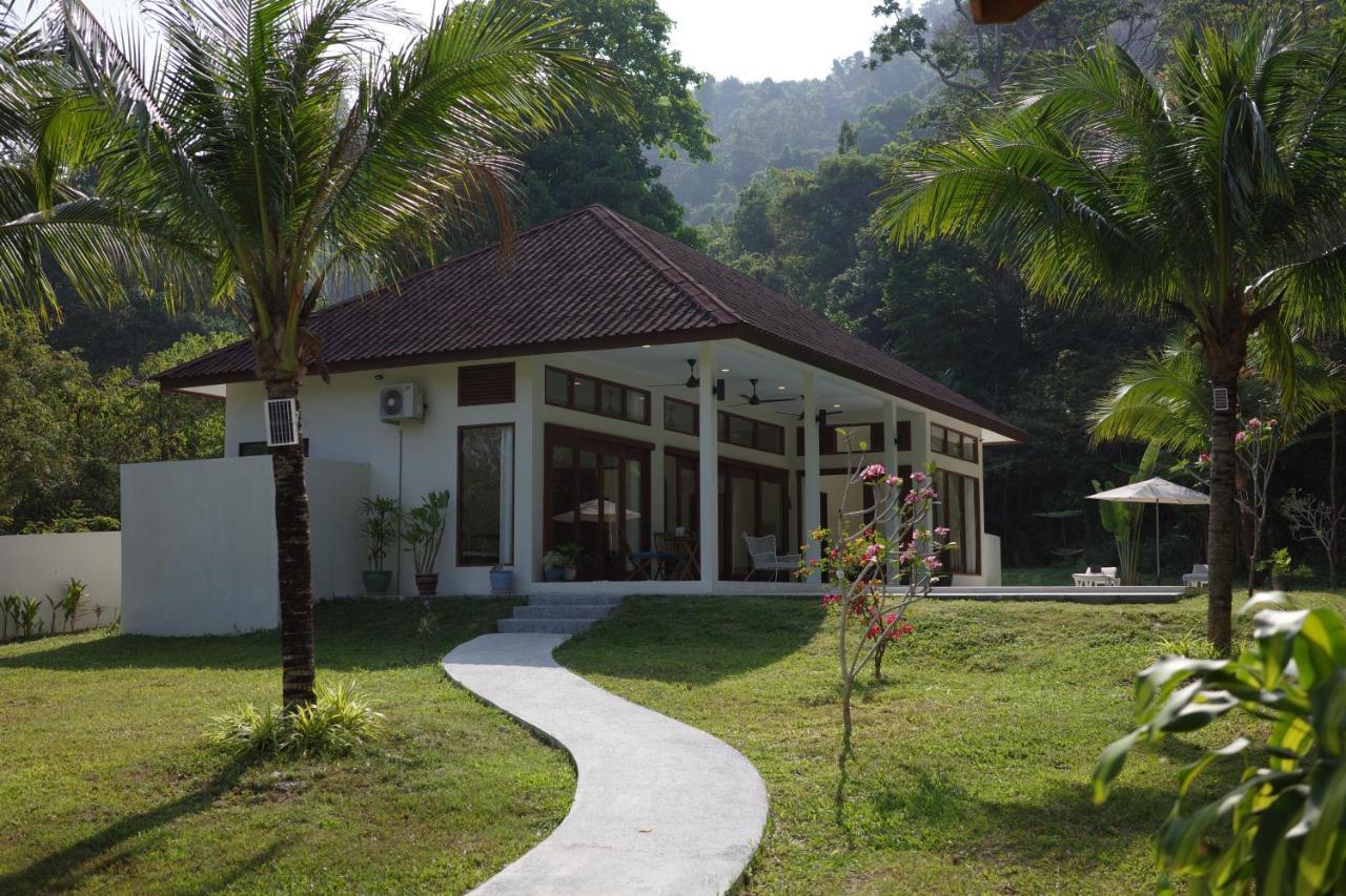 Villa Meranti - Spacious Private Pool Villa Pantai Cenang  Bagian luar foto