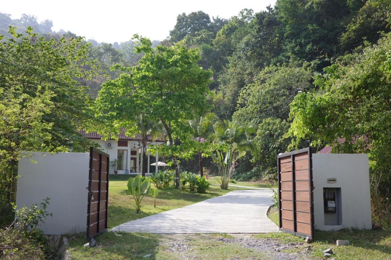 Villa Meranti - Spacious Private Pool Villa Pantai Cenang  Bagian luar foto